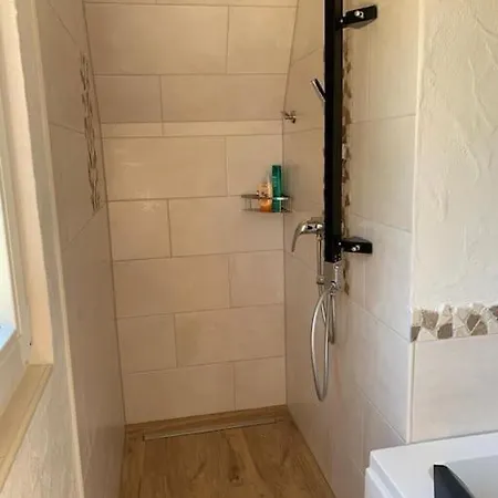 Ueber Den Daechern Von - Aussichts-wohnung Naturpark Rheinblick, Ruhig, Zentrumsnah, Sport-pool Apartament Koblencja